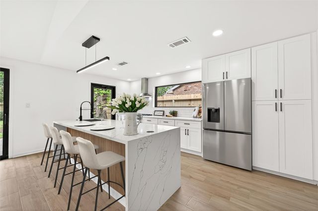 6003 Benning Drive, Houston, TX 77096