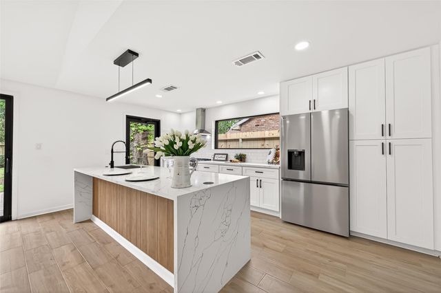 6003 Benning Drive, Houston, TX 77096