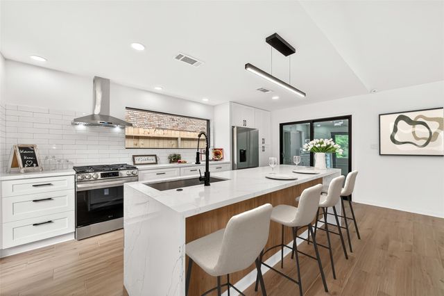 6003 Benning Drive, Houston, TX 77096