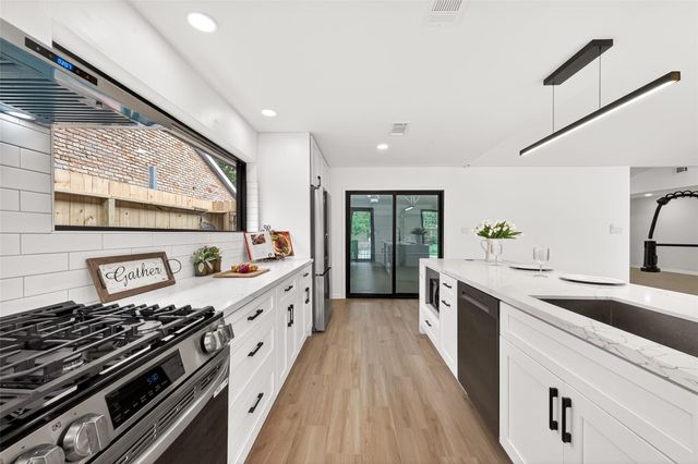 6003 Benning Drive, Houston, TX 77096