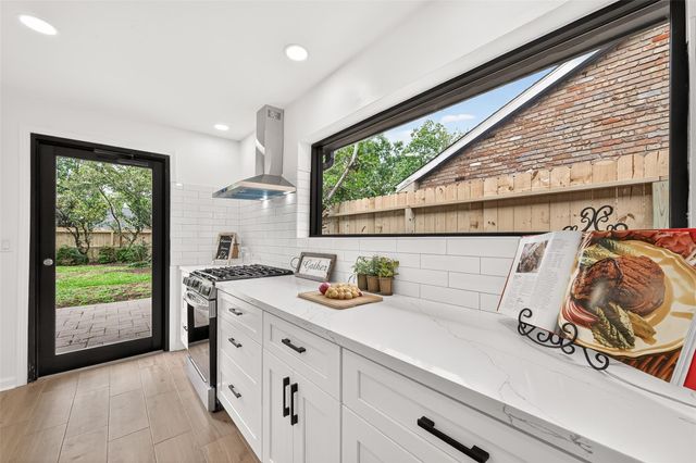 6003 Benning Drive, Houston, TX 77096