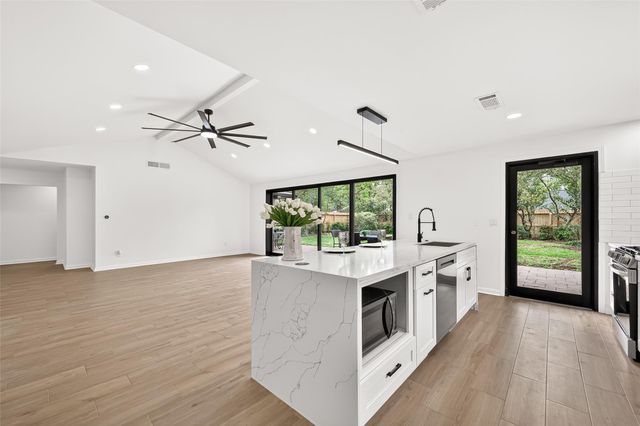 6003 Benning Drive, Houston, TX 77096