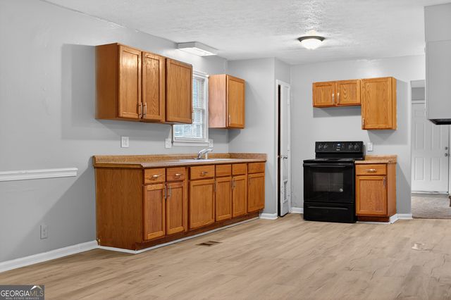 1154 Davis Circle, Macon, GA 31211