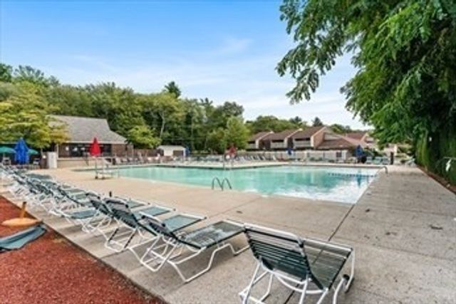 91 Rosewood Dr 91, Stoughton, MA 02072