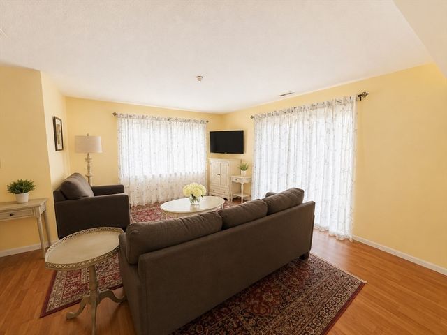 91 Rosewood Dr 91, Stoughton, MA 02072