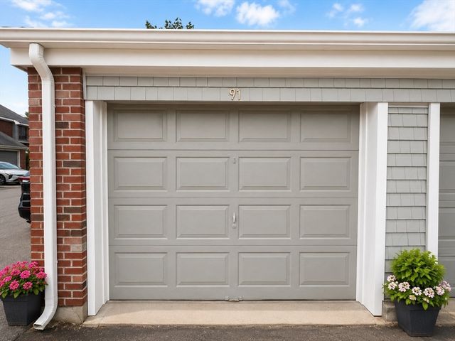 91 Rosewood Dr 91, Stoughton, MA 02072