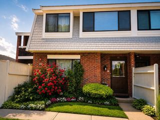 91 Rosewood Dr 91, Stoughton, MA 02072
