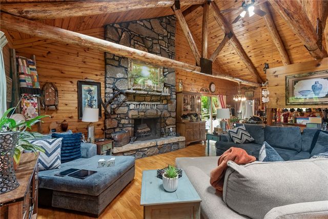 2958 CR 560, Berryville, AR 72616