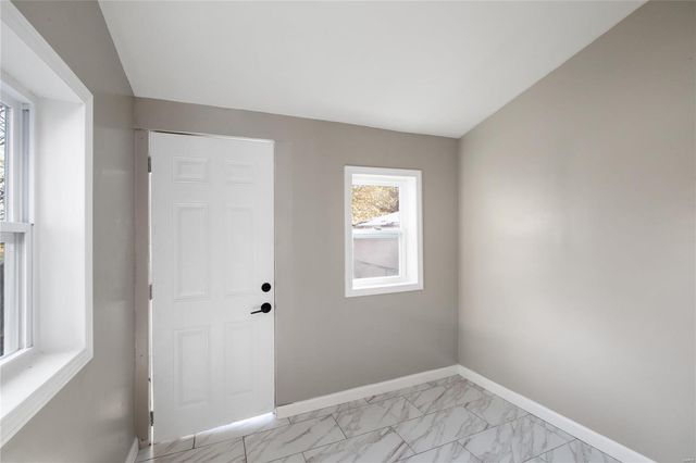3438 Pine Grove Avenue, St Louis, MO 63121