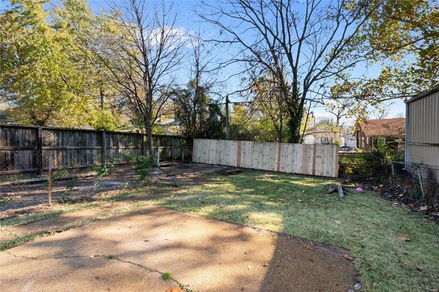 3438 Pine Grove Avenue, St Louis, MO 63121