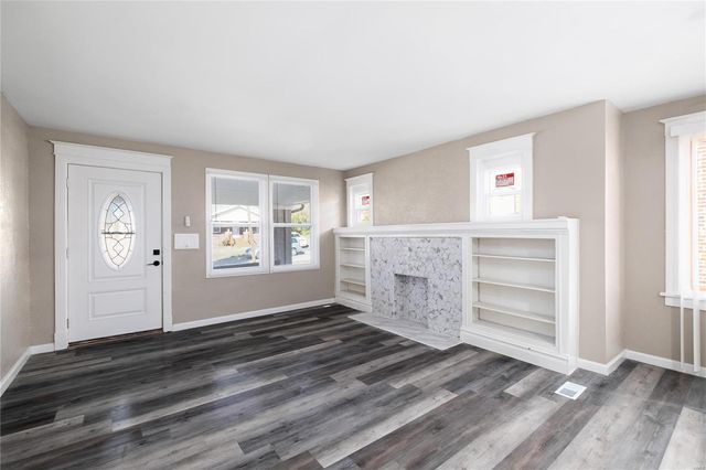 3438 Pine Grove Avenue, St Louis, MO 63121