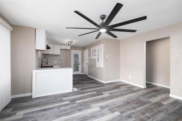 3438 Pine Grove Avenue, St Louis, MO 63121