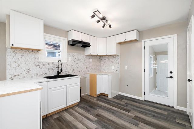 3438 Pine Grove Avenue, St Louis, MO 63121