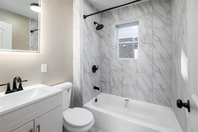 3438 Pine Grove Avenue, St Louis, MO 63121