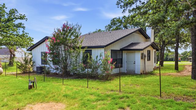 109 Aslan Road, Poolville, TX 76487