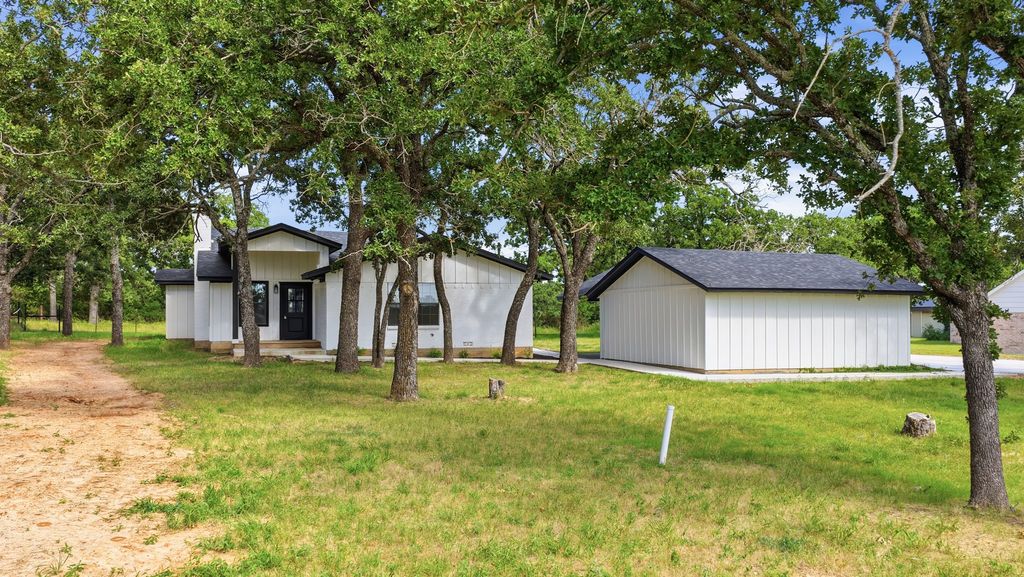 109 Aslan Road, Poolville, TX 76487