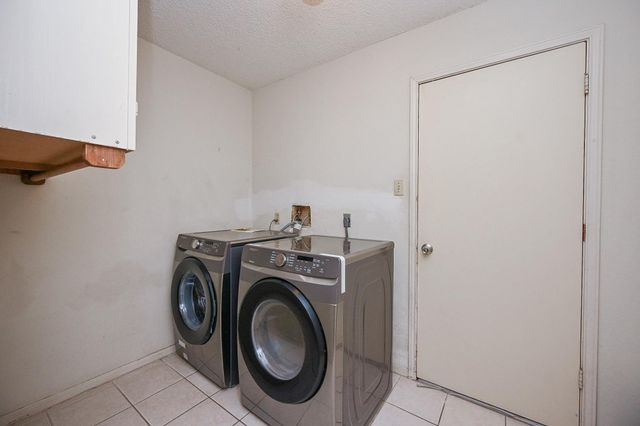 9826 Chiselhurst Drive, Houston, TX 77065