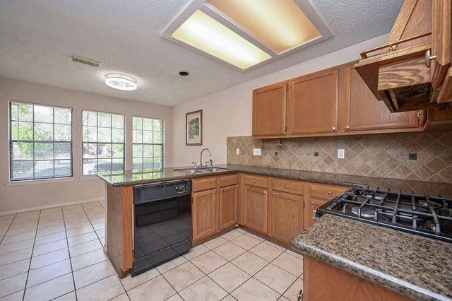 9826 Chiselhurst Drive, Houston, TX 77065