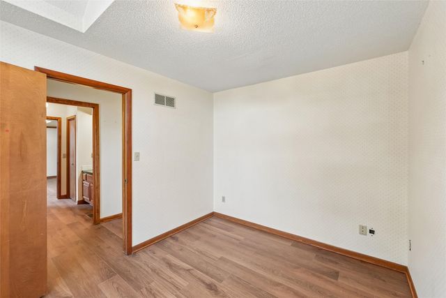 6856 Sharon Drive, Urbandale, IA 50322