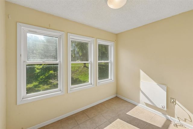 6856 Sharon Drive, Urbandale, IA 50322