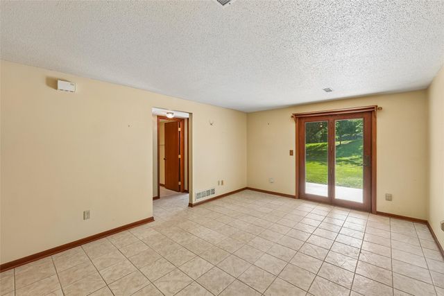 6856 Sharon Drive, Urbandale, IA 50322