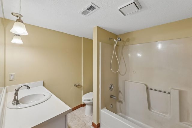 6856 Sharon Drive, Urbandale, IA 50322