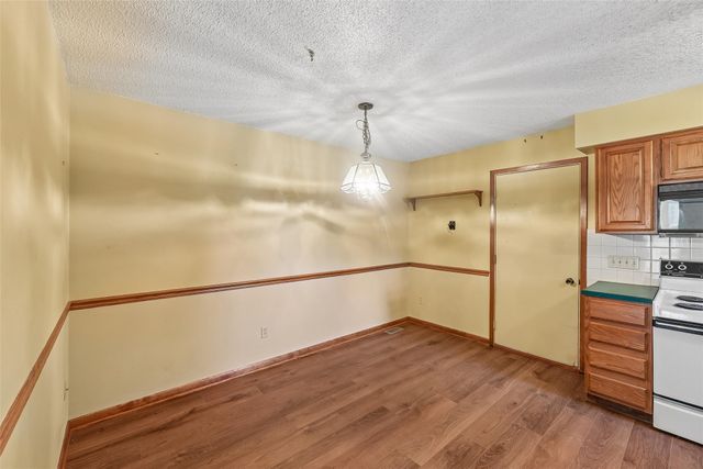 6856 Sharon Drive, Urbandale, IA 50322
