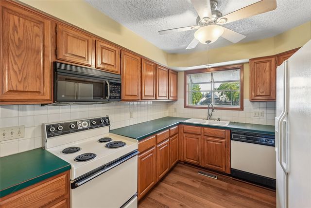6856 Sharon Drive, Urbandale, IA 50322
