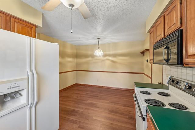6856 Sharon Drive, Urbandale, IA 50322