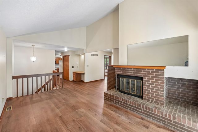 6856 Sharon Drive, Urbandale, IA 50322