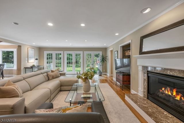 4 Burma Rd, Wyckoff Twp., NJ 07481