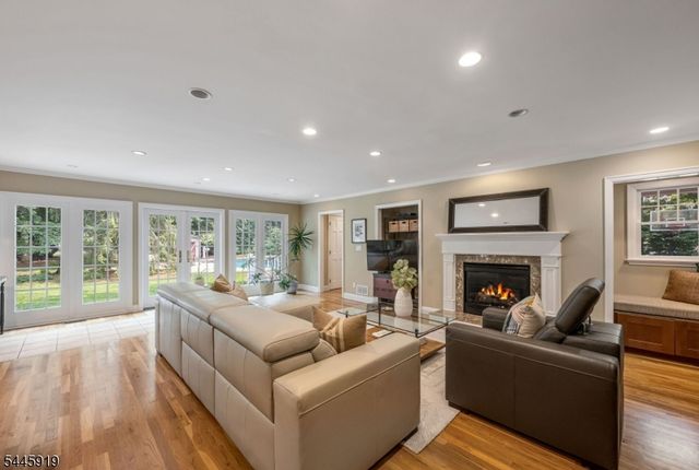 4 Burma Rd, Wyckoff Twp., NJ 07481