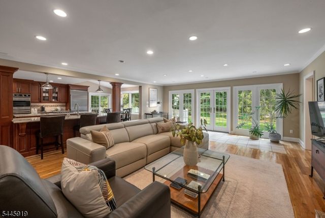 4 Burma Rd, Wyckoff Twp., NJ 07481