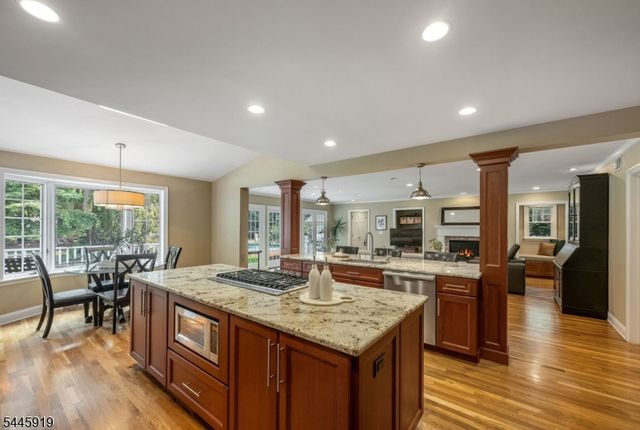 4 Burma Rd, Wyckoff Twp., NJ 07481