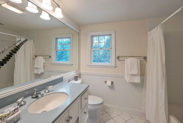 4 Burma Rd, Wyckoff Twp., NJ 07481