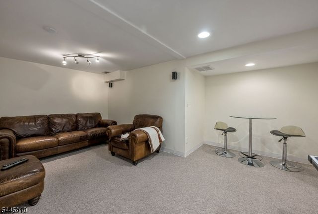 4 Burma Rd, Wyckoff Twp., NJ 07481