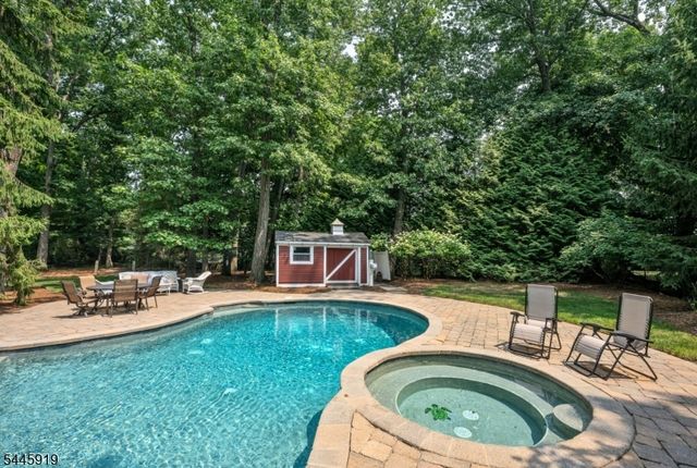 4 Burma Rd, Wyckoff Twp., NJ 07481