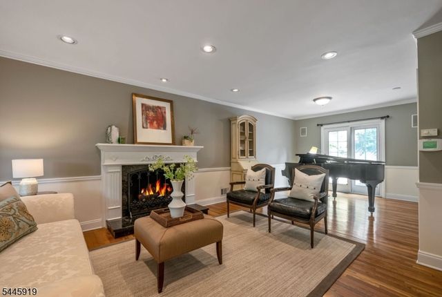 4 Burma Rd, Wyckoff Twp., NJ 07481