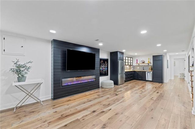 2042 Condolea Drive, Leawood, KS 66209