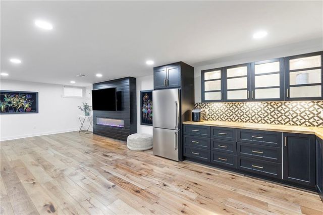 2042 Condolea Drive, Leawood, KS 66209