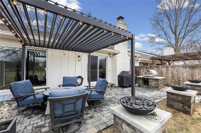 2042 Condolea Drive, Leawood, KS 66209