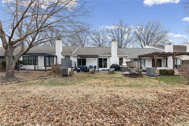 2042 Condolea Drive, Leawood, KS 66209