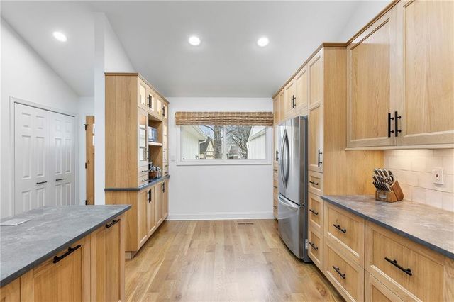 2042 Condolea Drive, Leawood, KS 66209