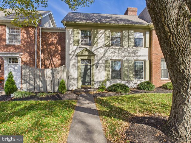 42 KENSINGTON SQ, Mechanicsburg, PA 17050