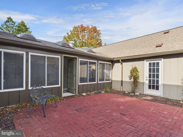 42 KENSINGTON SQ, Mechanicsburg, PA 17050