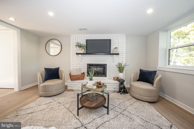 942 SURREY DR, Blue Bell, PA 19422