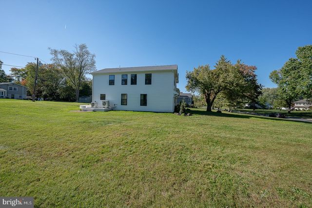 942 SURREY DR, Blue Bell, PA 19422