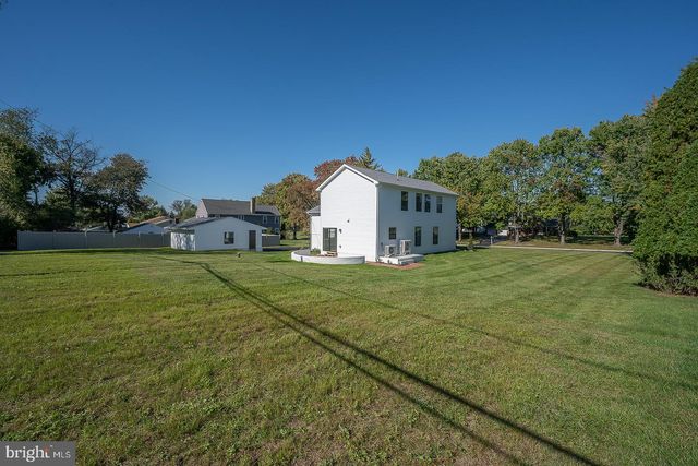 942 SURREY DR, Blue Bell, PA 19422