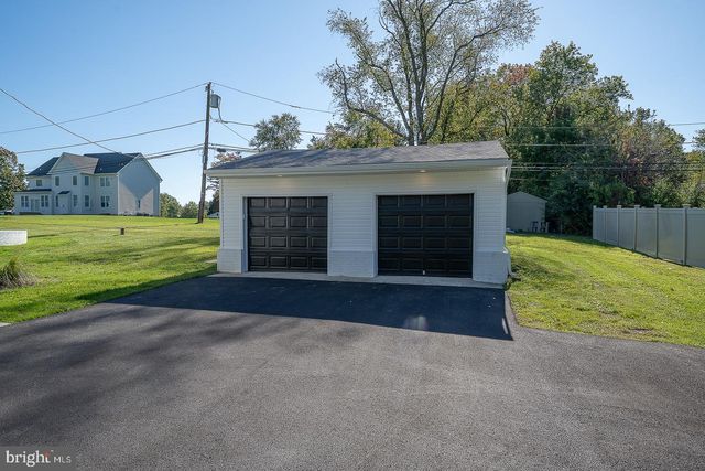 942 SURREY DR, Blue Bell, PA 19422
