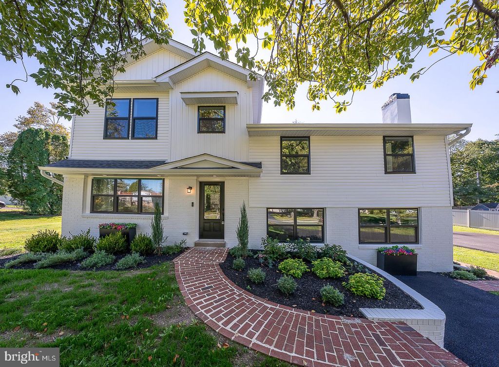 942 SURREY DR, BLUE BELL, PA 19422 — exterior